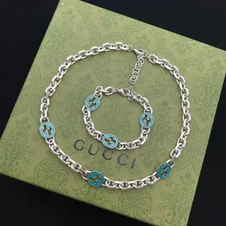 Gucci Collier Chaîne Médaillon GG Émaillé