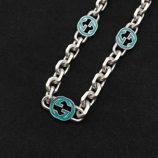 Gucci Collier Chaîne Médaillon GG Émaillé 5