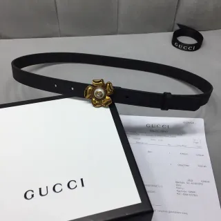 Gucci Fivela Floral Cinto de Couro Preto