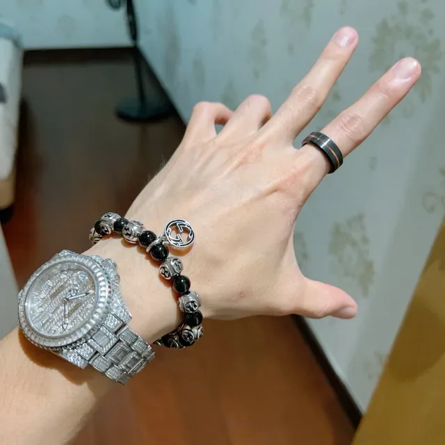 سوار Gucci GG Marmont أسود وفضي بحبات 5