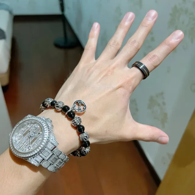 سوار Gucci GG Marmont أسود وفضي بحبات 8