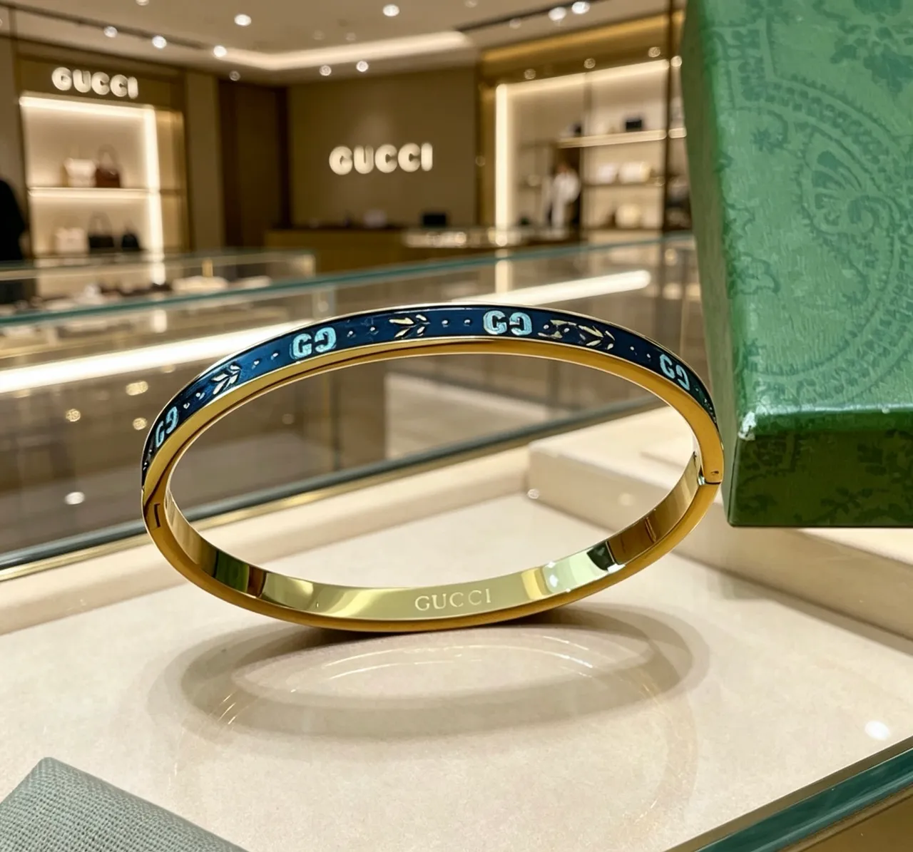Gucci GG Marmont 蓝色珐琅和金色铰链手链 3