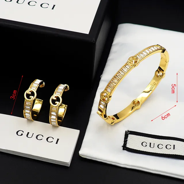 Gucci GG Marmont सोनालि टोन लम्बा आकृति क्रिस्टल हुप ईयररिंग्स 2