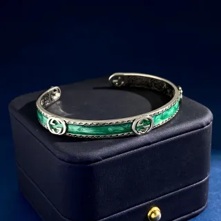 Gucci GG Marmont أخضر مينا Interlocking G سوار كف