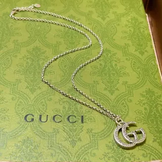 Gucci GG Marmont Interlocking G খোদাই করা পেন্ডেন্ট নেকলেস