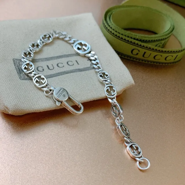 Gucci GG Marmont Interlocking G Logo سوار فضي 7