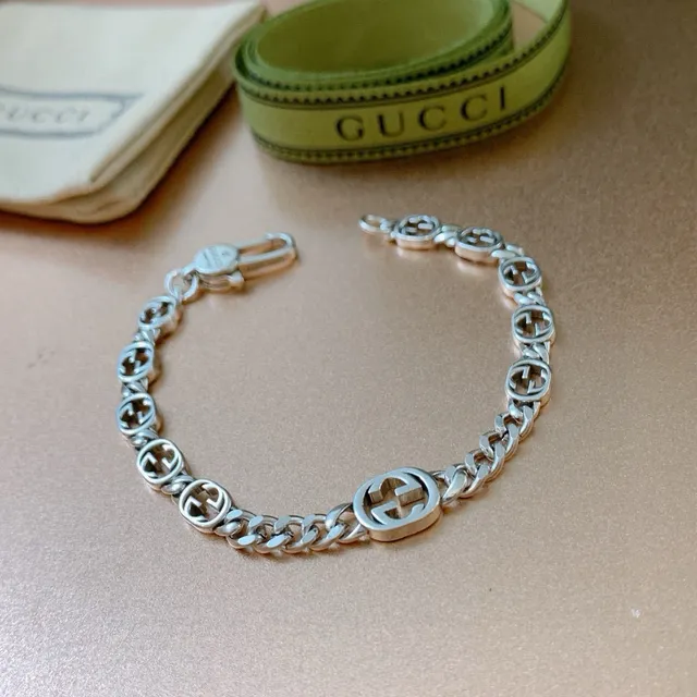 Gucci GG Marmont Interlocking G Logo سوار فضي 9