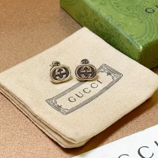 Gucci GG Marmont ডিম্বাকার interlocking G স্টাড ইয়ারিংস