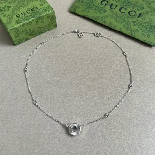 Gucci GG Marmont সূর্যবিস্ফোরণ ডিস্ক হার্ট পেন্ডেন্ট নেকলেস