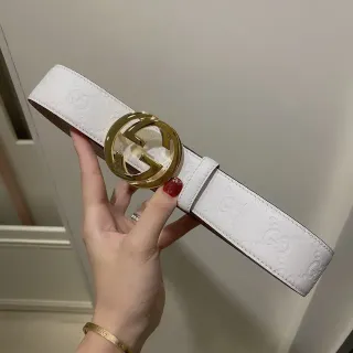 Gucci GG Marmont أبيض ذهبي مطبوع monogram متشابك G مشبك حزام جلد