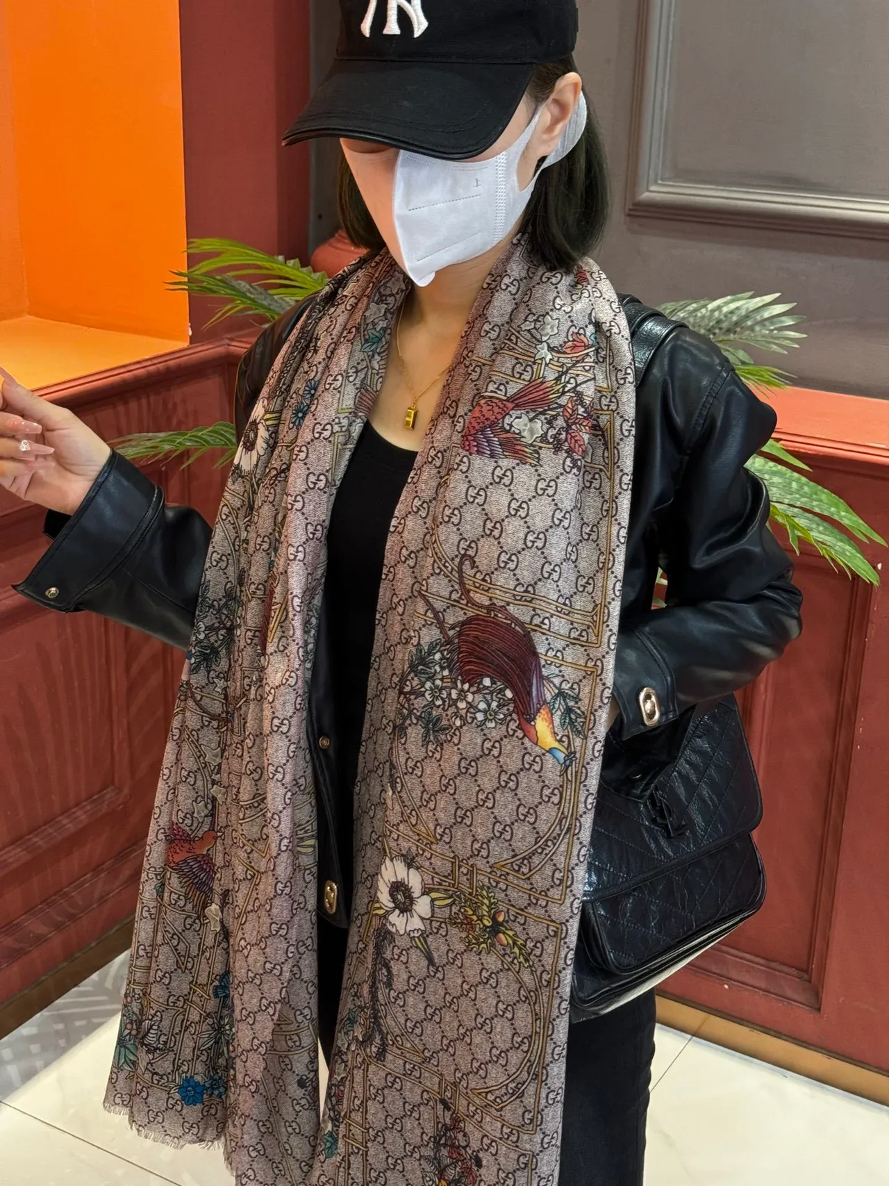 Gucci GG Monogram Lenço de Seda com Pássaro Floral 3