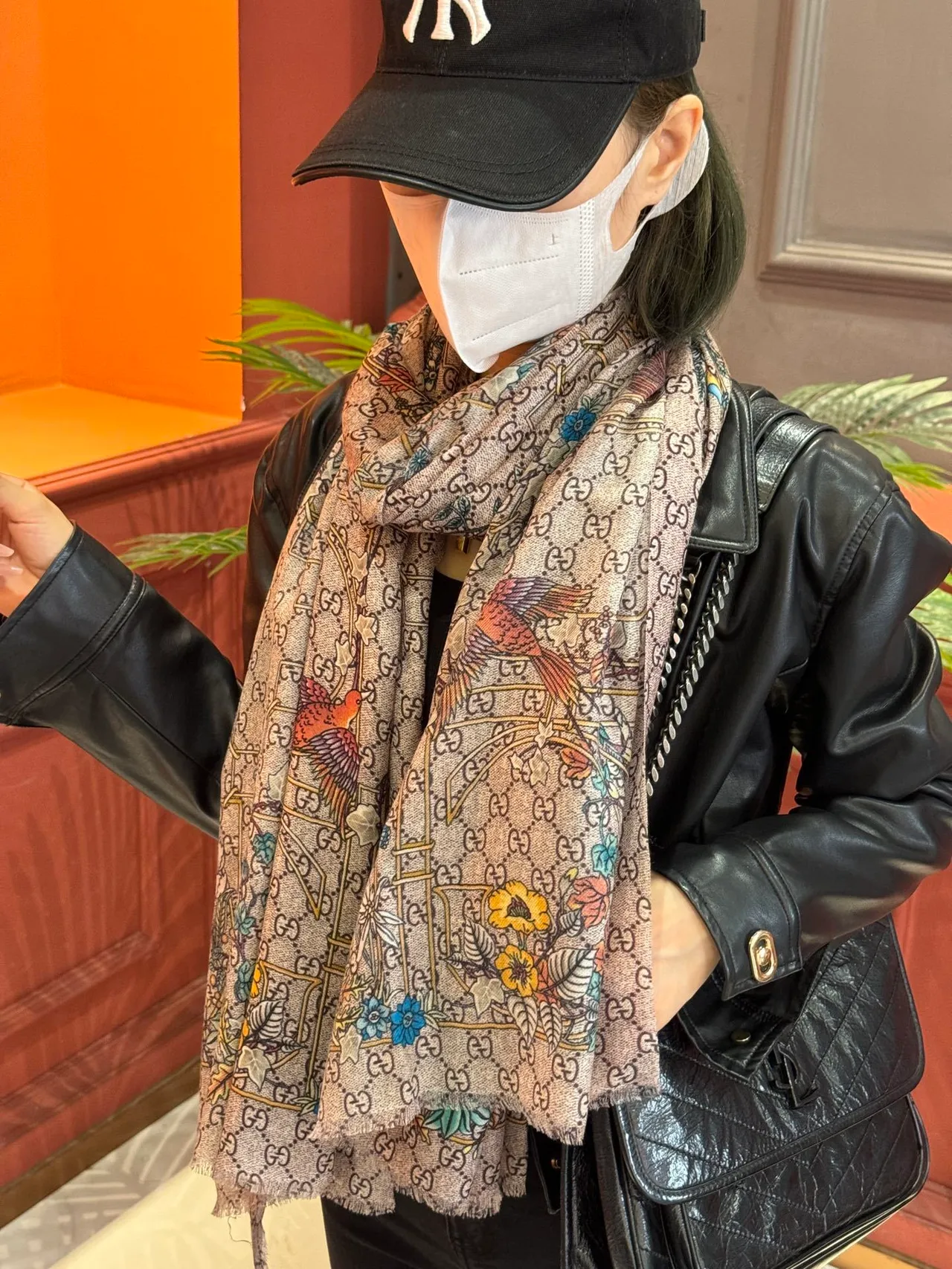 Gucci GG Monogram Lenço de Seda com Pássaro Floral 4