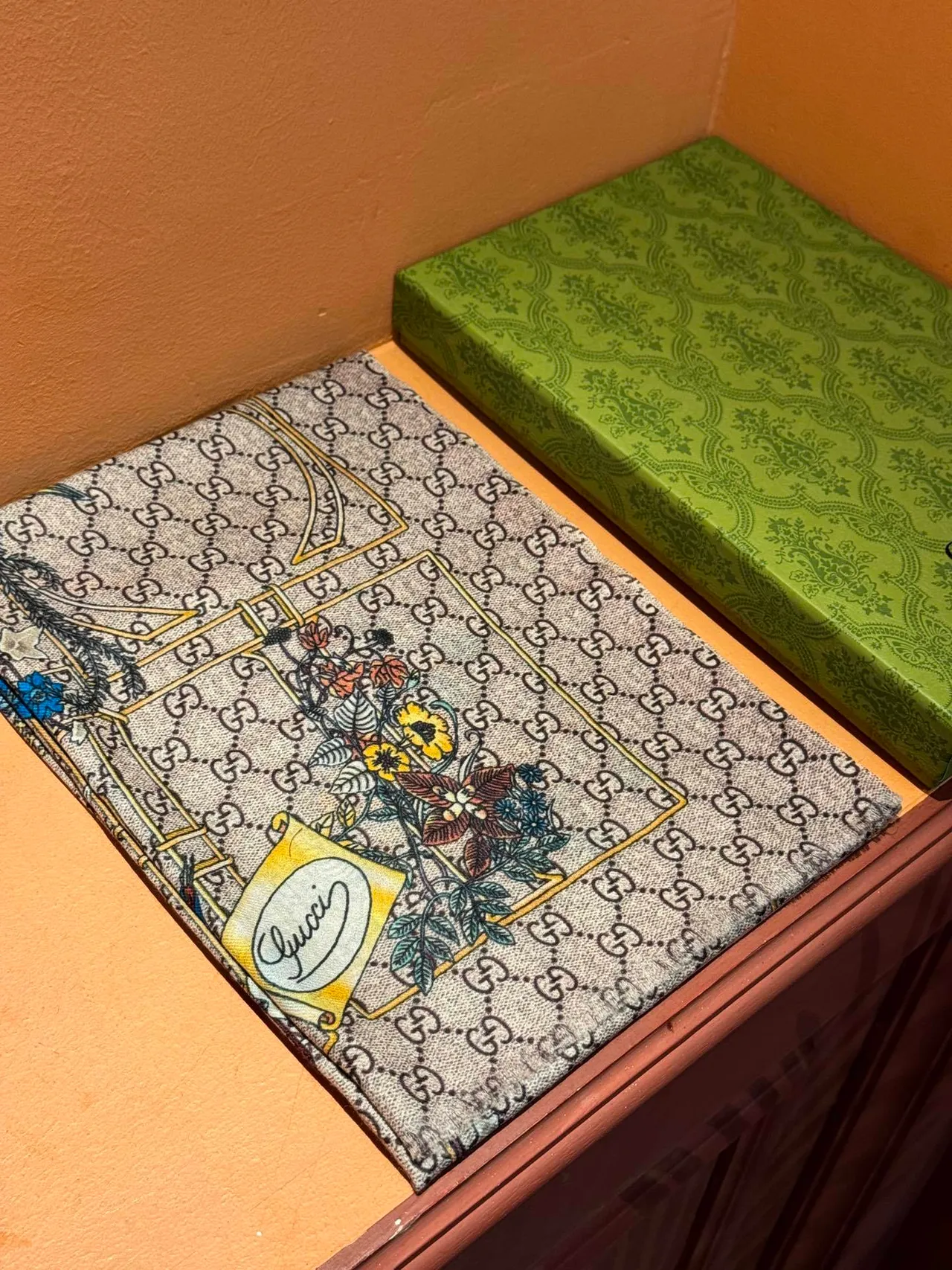Gucci GG Monogram Lenço de Seda com Pássaro Floral 6