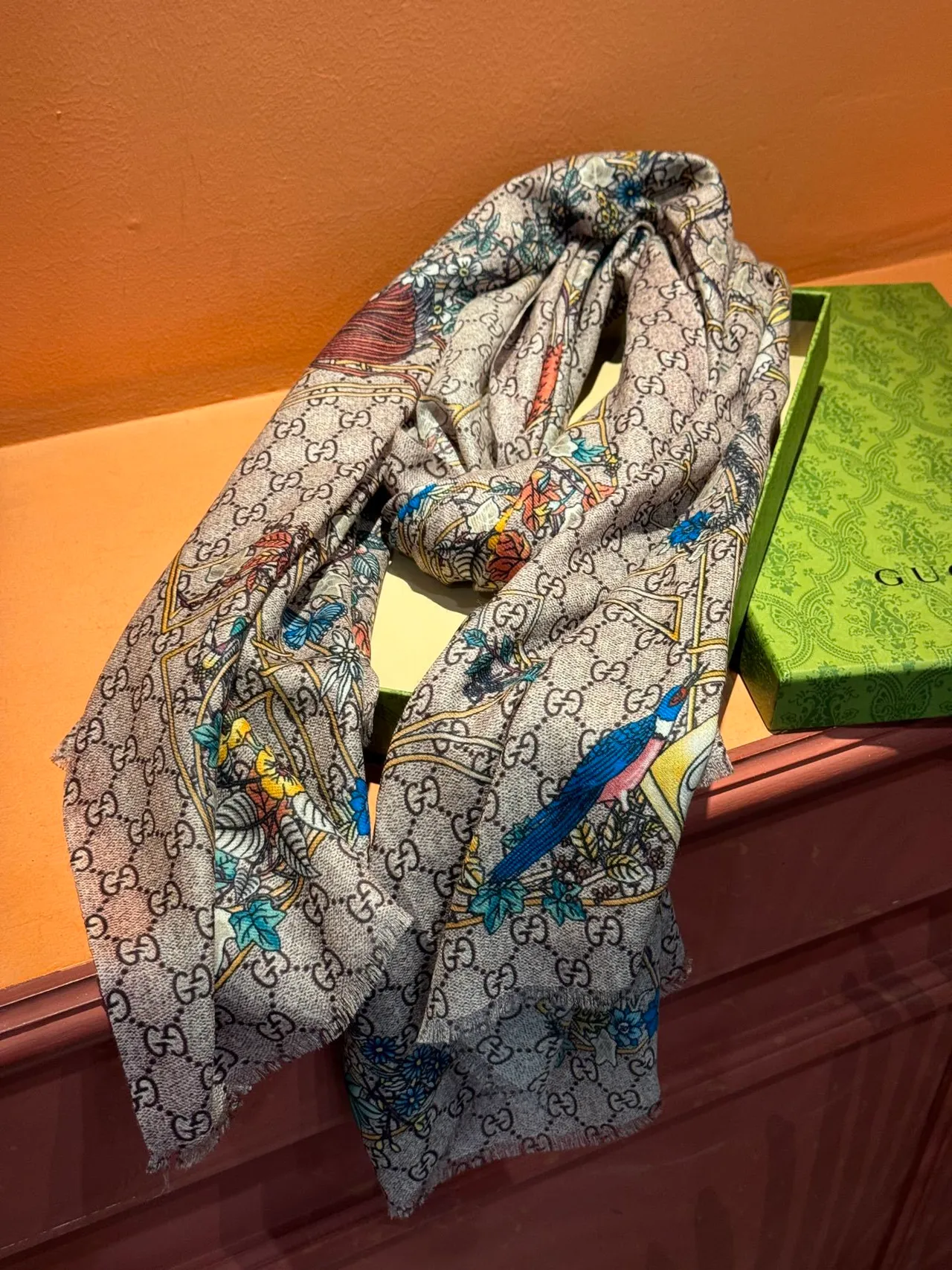 Gucci GG Monogram Lenço de Seda com Pássaro Floral 8