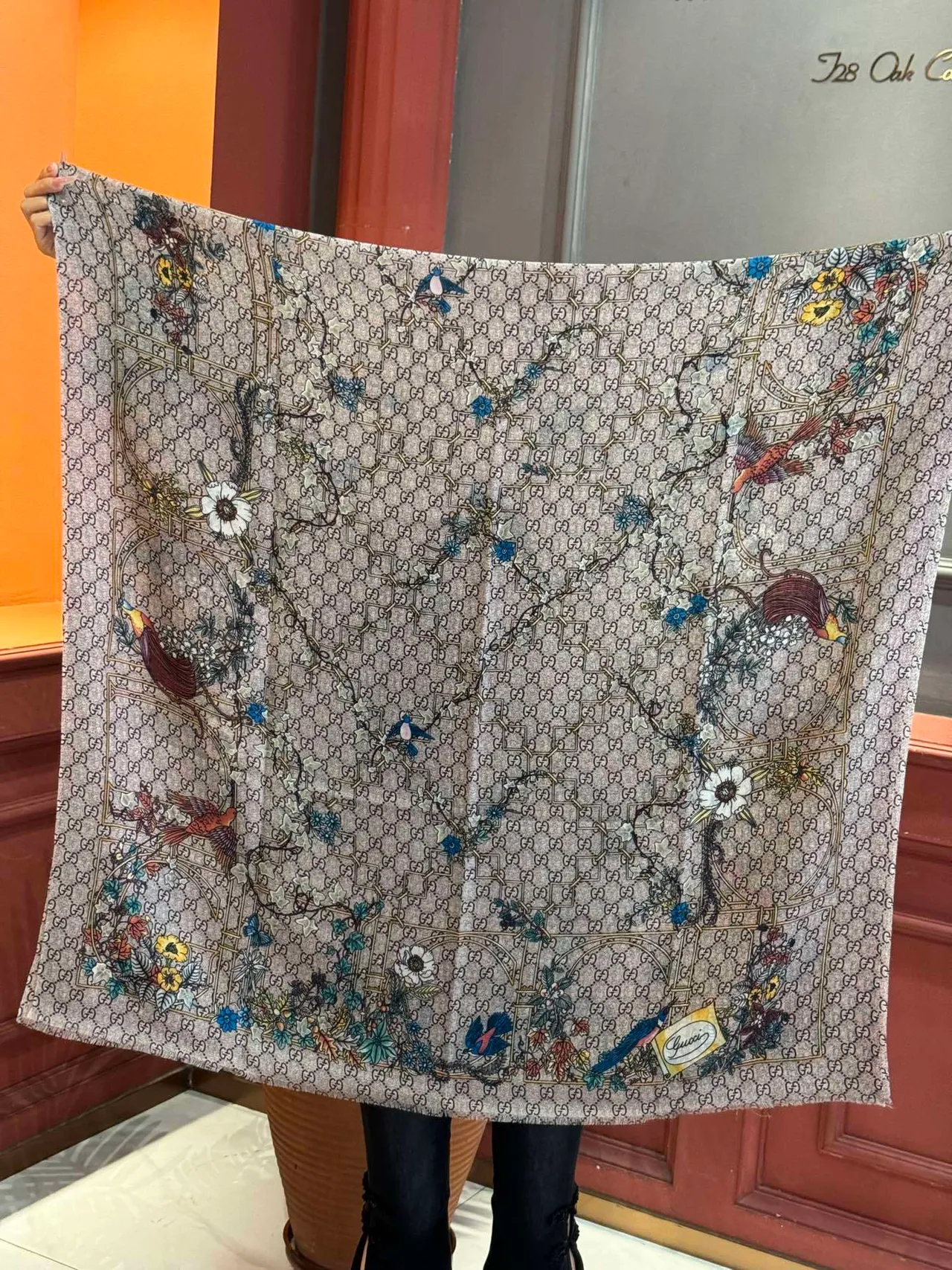 Gucci GG Monogram Lenço de Seda com Pássaro Floral 9