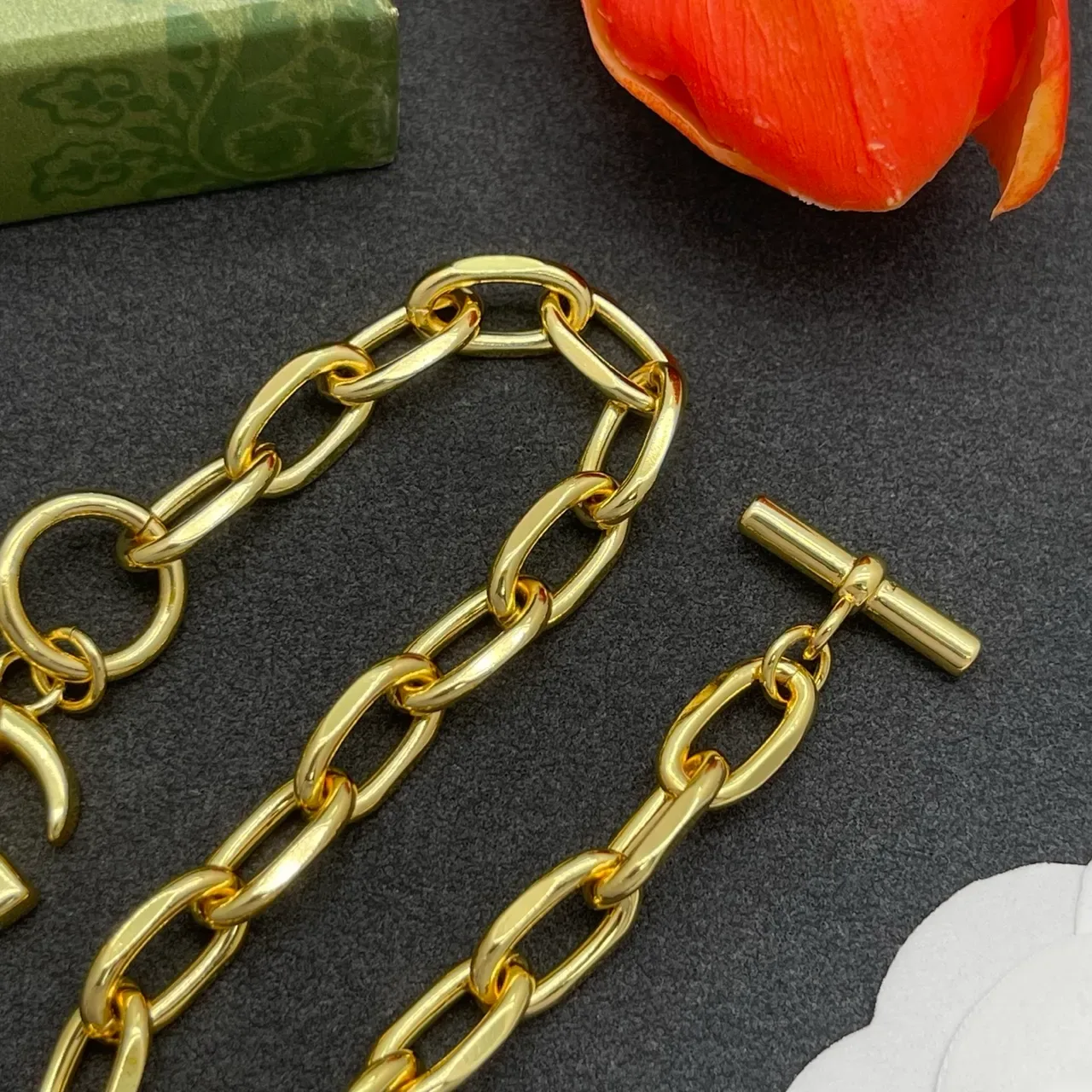 Gucci Bracelete Corrente Elos Ovalados Fecho Toggle Dourado 5