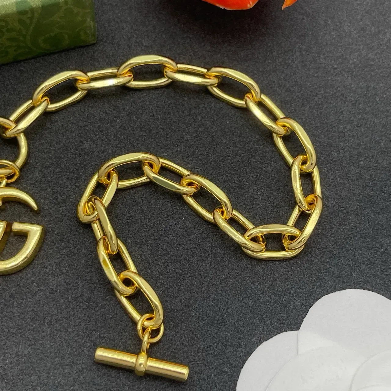 Gucci Bracelete Corrente Elos Ovalados Fecho Toggle Dourado 6