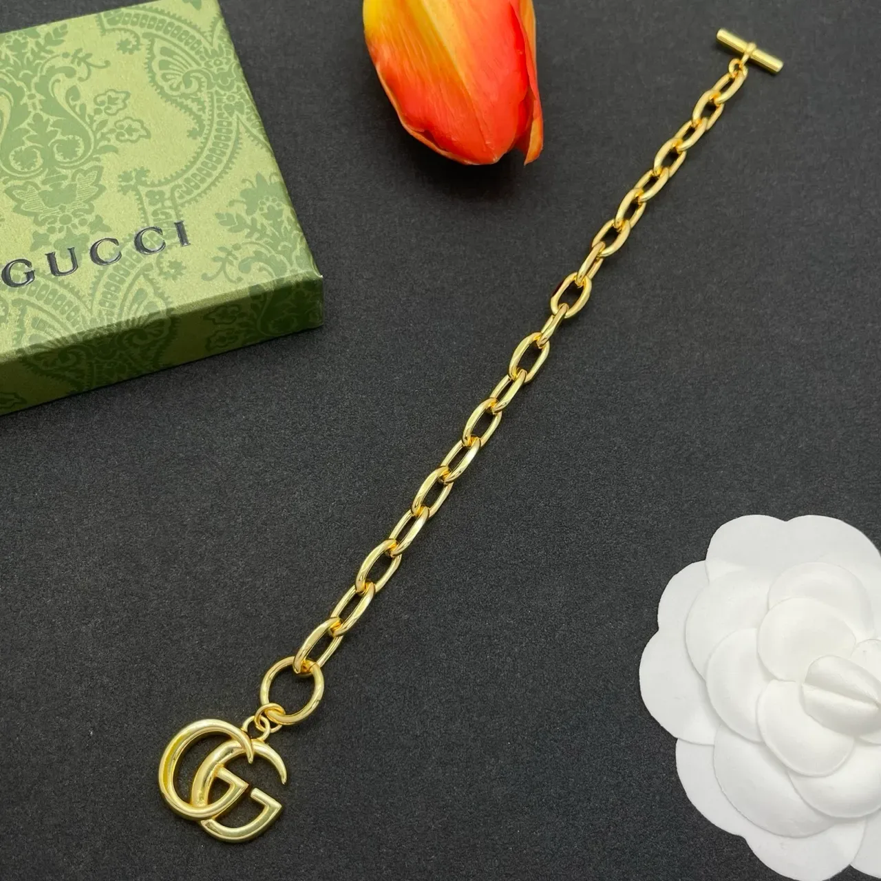 Gucci Bracelete Corrente Elos Ovalados Fecho Toggle Dourado 8