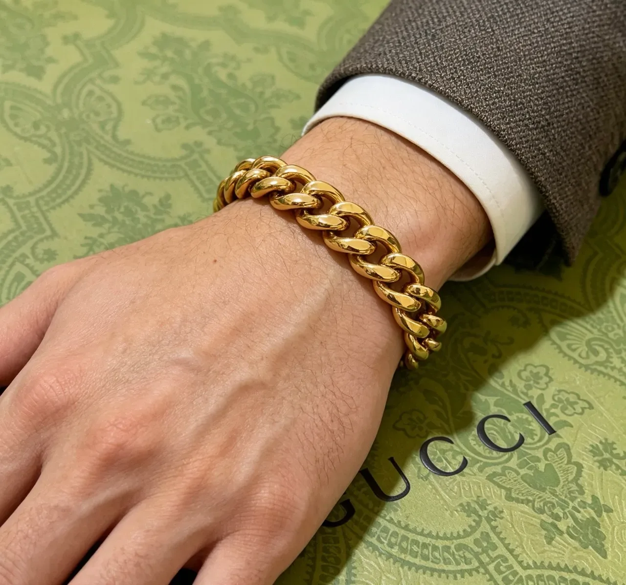 Gucci Gold Oversized Sculptural Chain High-Polish Metal Jewelry 8