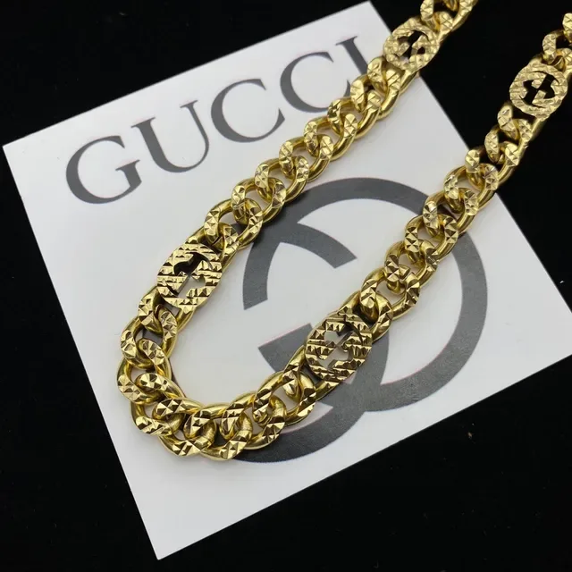 Gucci سلسلة Interlocking G Curb Chain باللون الذهبي 2