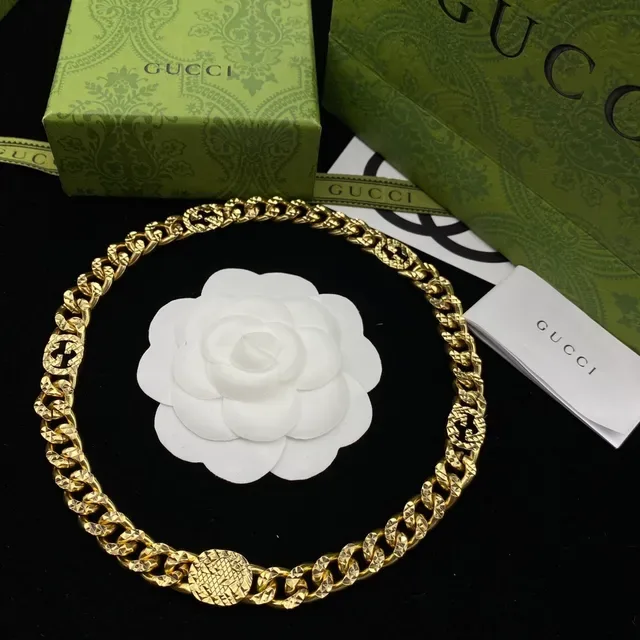 Gucci سلسلة Interlocking G Curb Chain باللون الذهبي 5