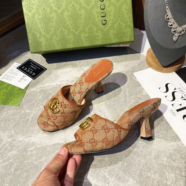 Gucci Horsebit 1955 米色和橙色 GG Monogram 穆勒休闲凉鞋 2