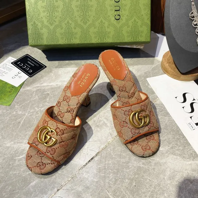 Gucci Horsebit 1955 米色和橙色 GG Monogram 穆勒休闲凉鞋 3