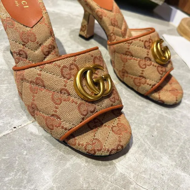 Gucci Horsebit 1955 米色和橙色 GG Monogram 穆勒休闲凉鞋 6