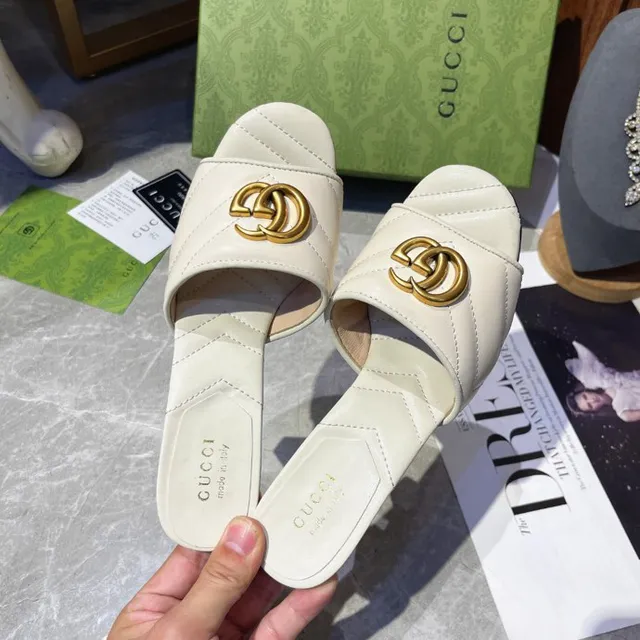 Gucci Horsebit 1955 بيج ذهبي جلد مقصوص interlocking GG فيلقرة كعب سميك 2