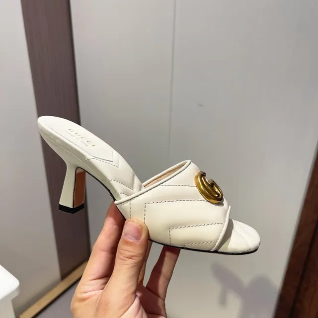 Gucci Horsebit 1955 بيج ذهبي جلد مقصوص interlocking GG فيلقرة كعب سميك 3