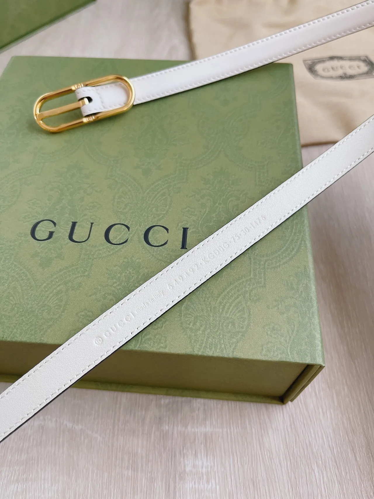 Gucci Horsebit 1955 ভূরা সোনা স্লিম প্রোফাইল আইভরি চামড়া বেল্ট 4
