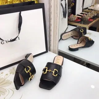 Gucci Horsebit 1955 Zapatillas de cuero negro con bit de caballo dorado
