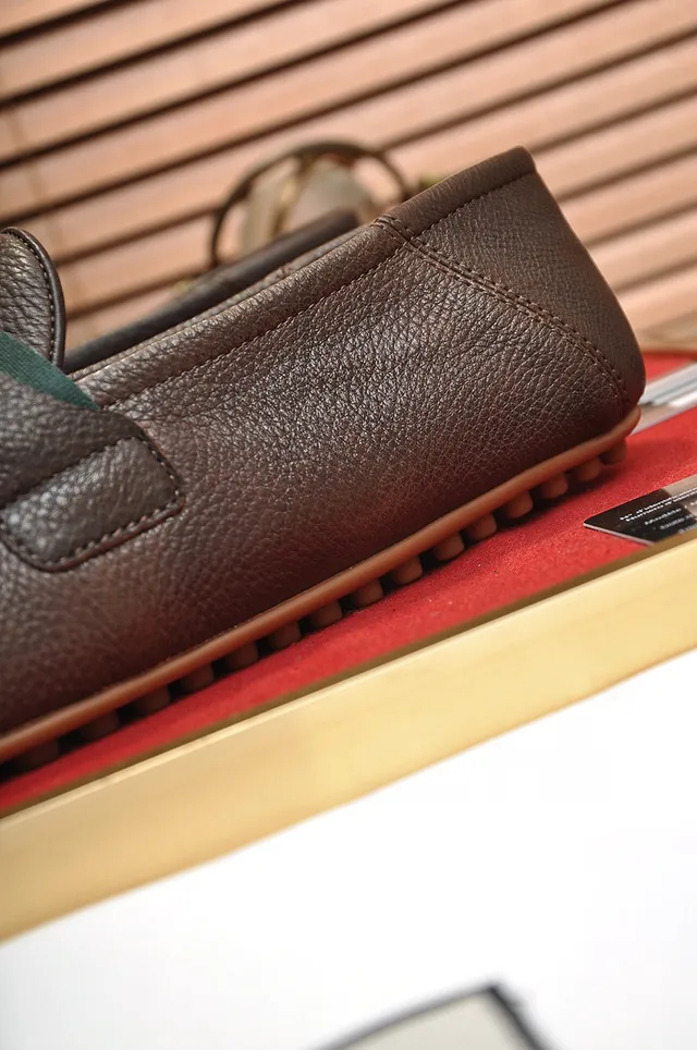 Gucci Horsebit 1955 Mocassins de couro marrom com textura de grão 2
