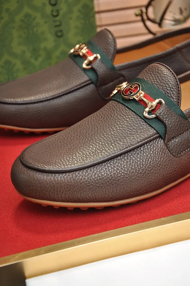 Gucci Horsebit 1955 Mocassins de couro marrom com textura de grão 3