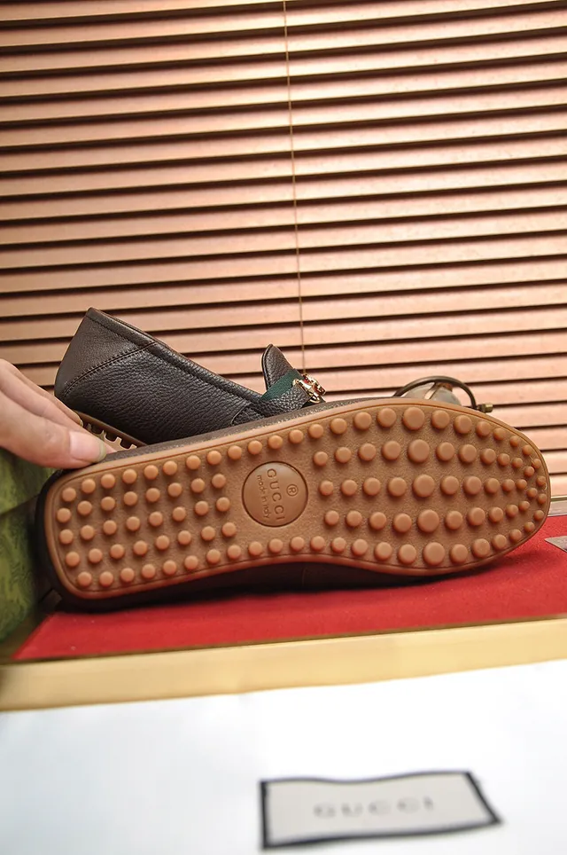 Gucci Horsebit 1955 Mocassins de couro marrom com textura de grão 4