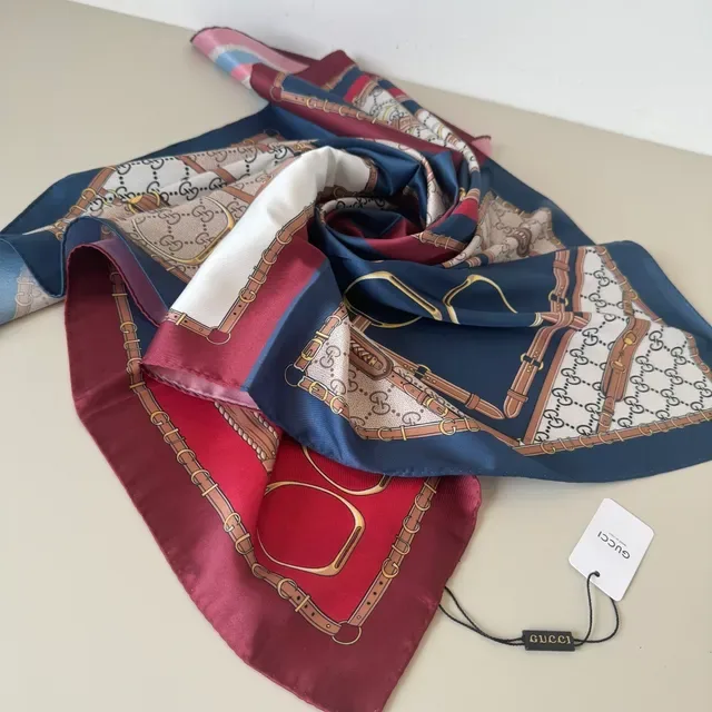 Gucci Horsebit 1955 海军蓝 酒红色 正方形 GG Monogram 丝巾 2