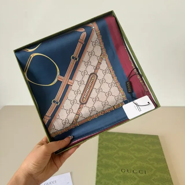 Gucci Horsebit 1955 海军蓝 酒红色 正方形 GG Monogram 丝巾 5