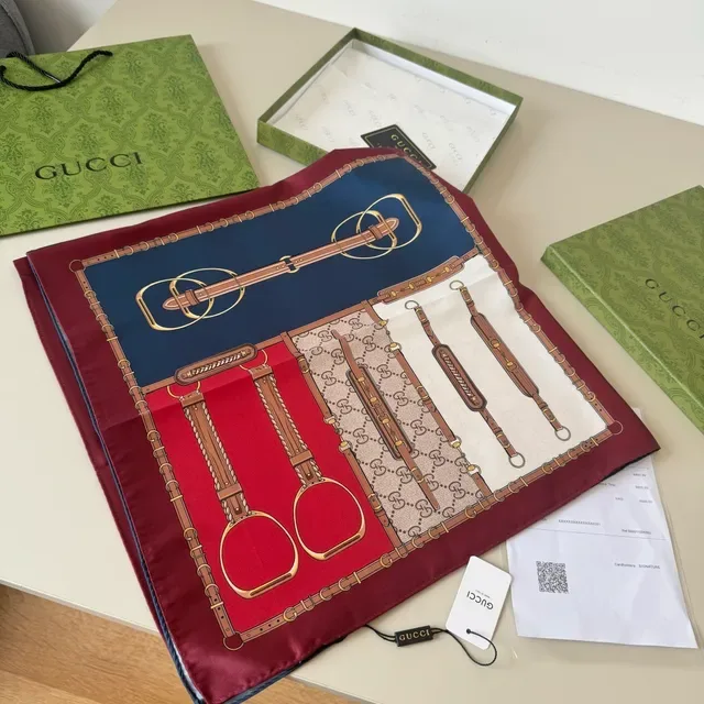 Gucci Horsebit 1955 海军蓝 酒红色 正方形 GG Monogram 丝巾 6
