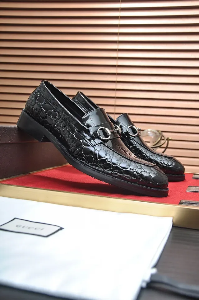 Gucci Horsebit 1955 جلد لامع بتصميم تمساح أسود مكاسين 2