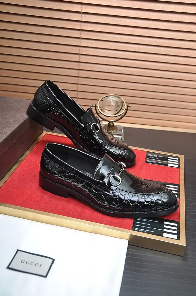 Gucci Horsebit 1955 جلد لامع بتصميم تمساح أسود مكاسين 5