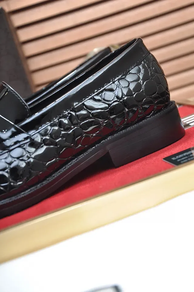 Gucci Horsebit 1955 جلد لامع بتصميم تمساح أسود مكاسين 8