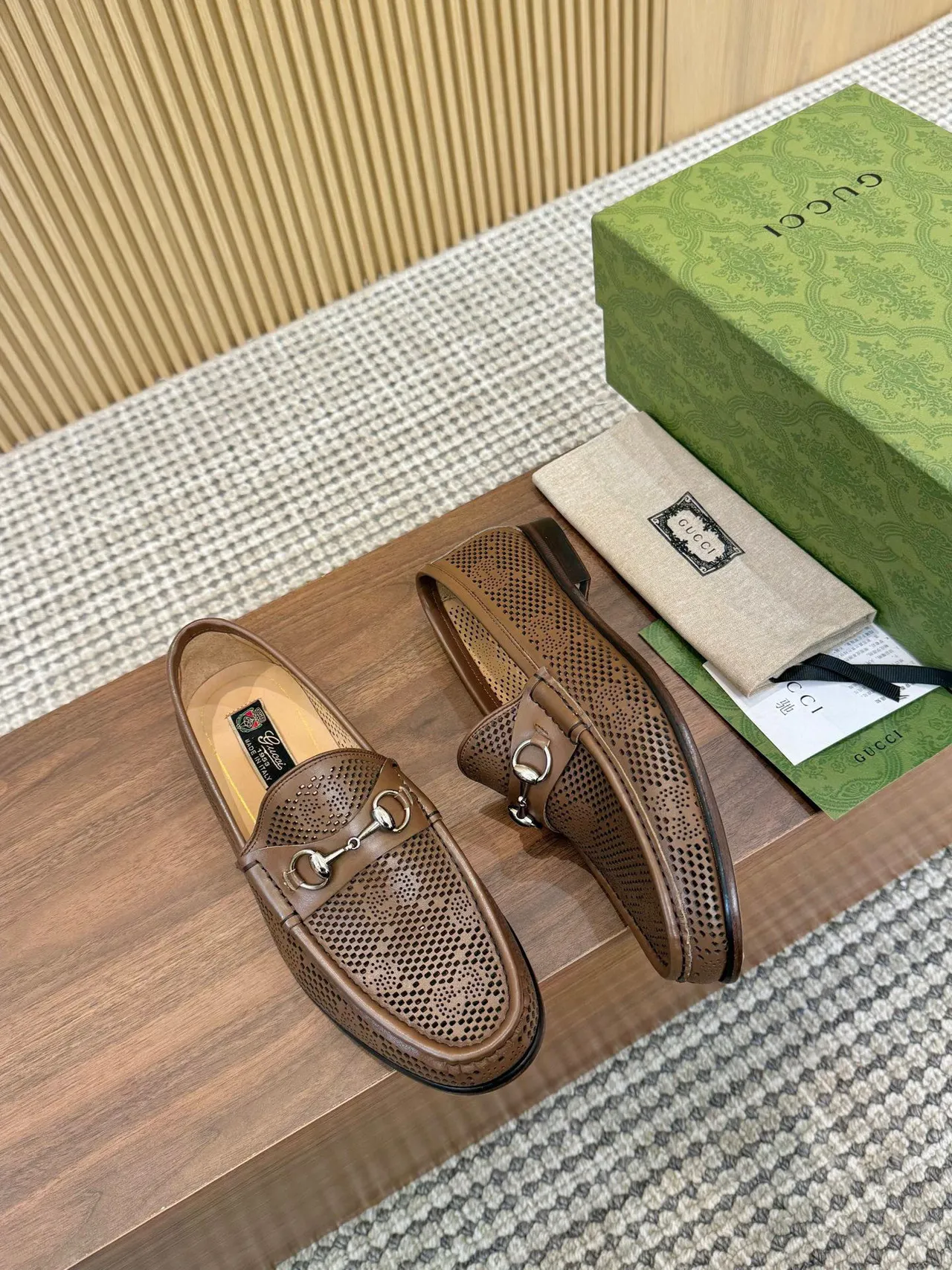 Gucci Horsebit 1955 Loafers marrom de couro perfurados 2