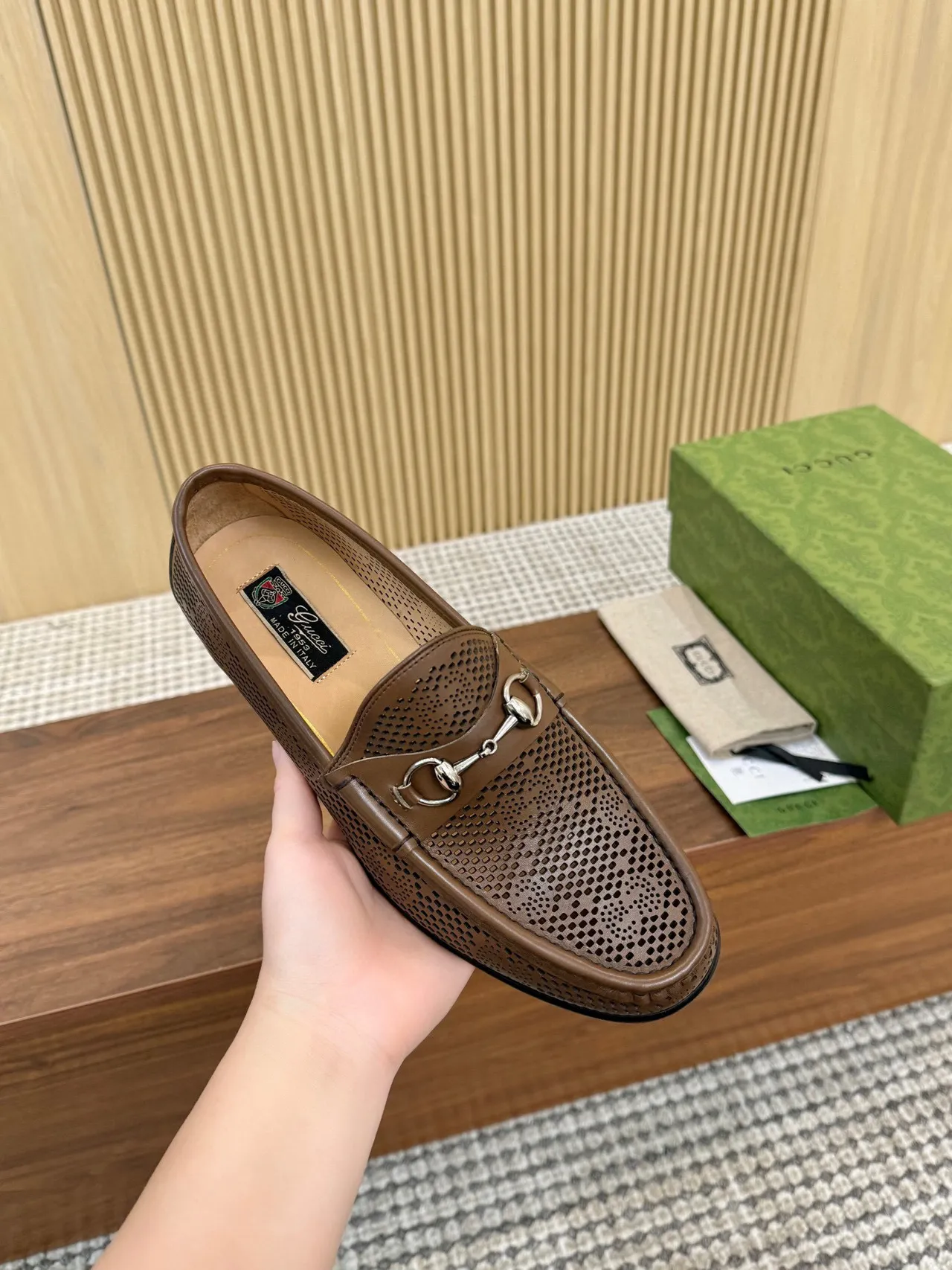 Gucci Horsebit 1955 Loafers marrom de couro perfurados 5
