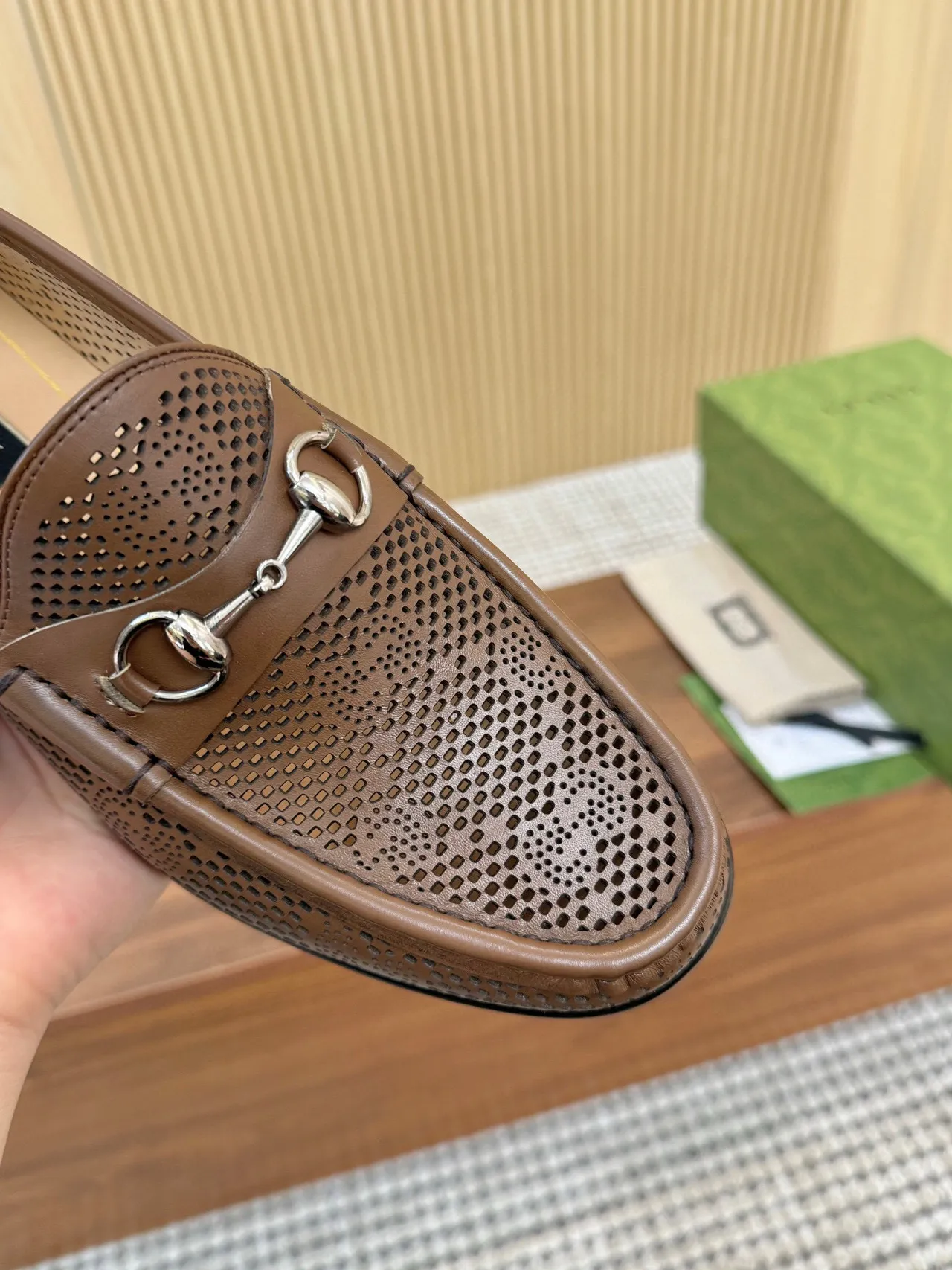 Gucci Horsebit 1955 Loafers marrom de couro perfurados 6