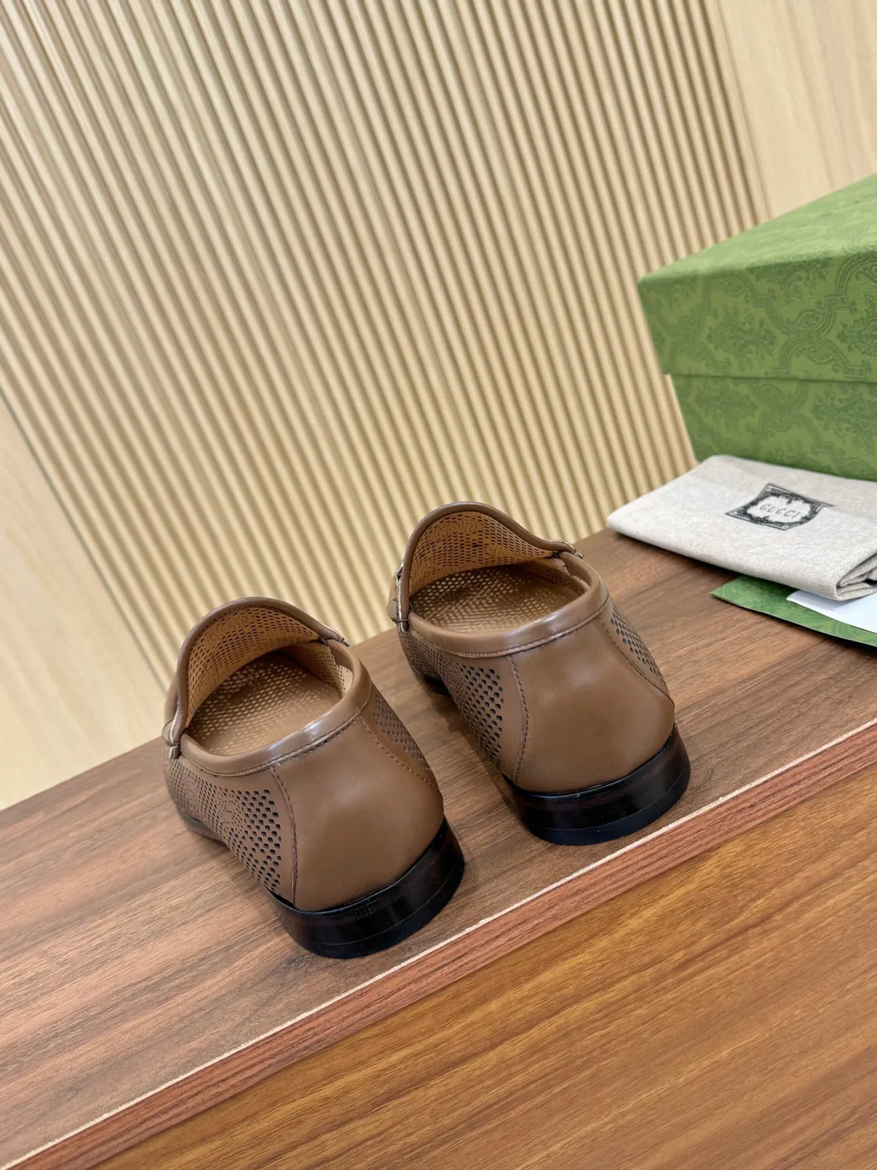 Gucci Horsebit 1955 Loafers marrom de couro perfurados 8