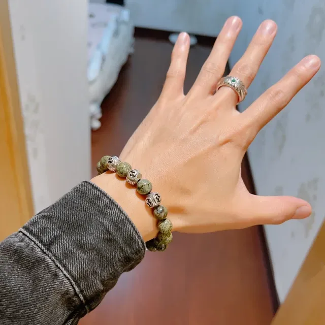 Gucci Interlocking G Pulseira de Contas Pedra Verde Prata e Metal 2