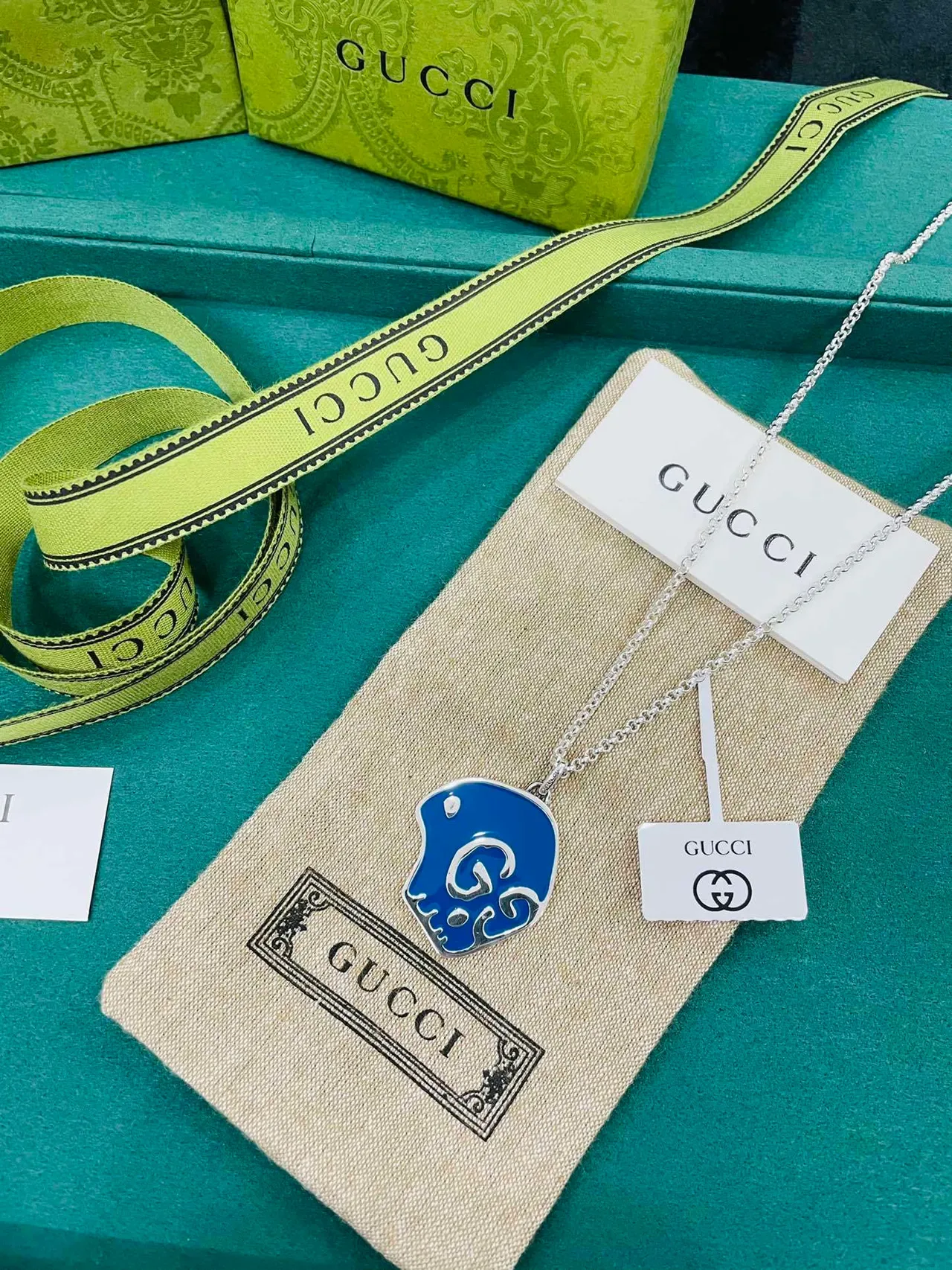 Gucci Interlocking G Pendentif Bleu Émaillé 2