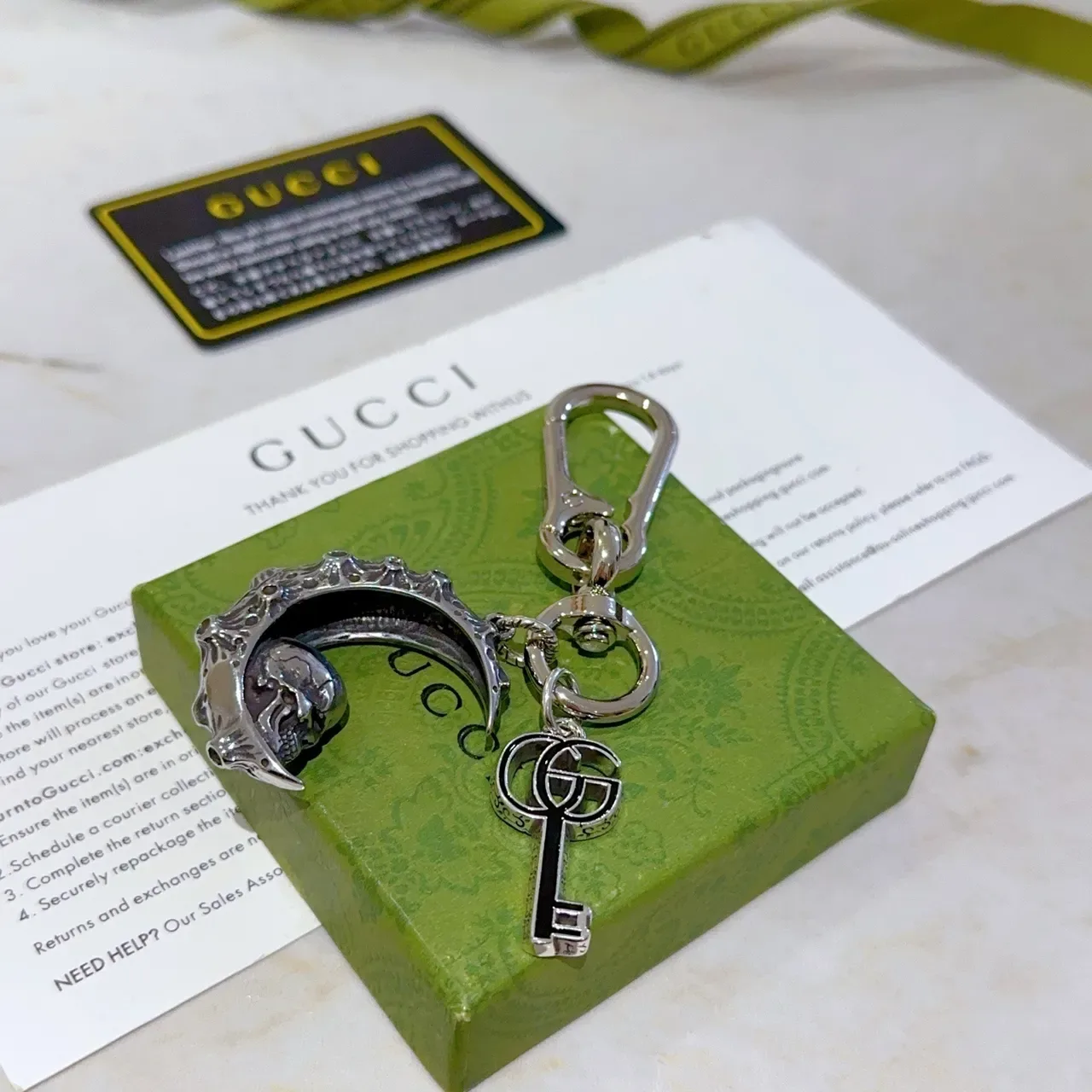 Gucci Interlocking G 月牙钥匙扣珠宝 2