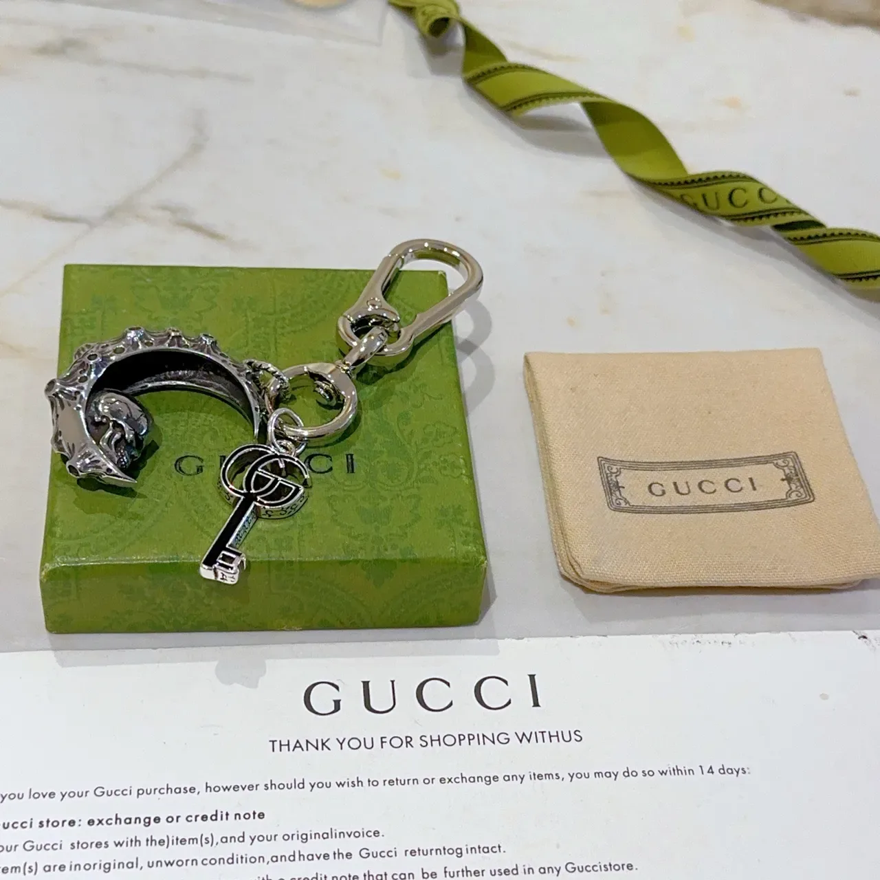Gucci Interlocking G 月牙钥匙扣珠宝 3