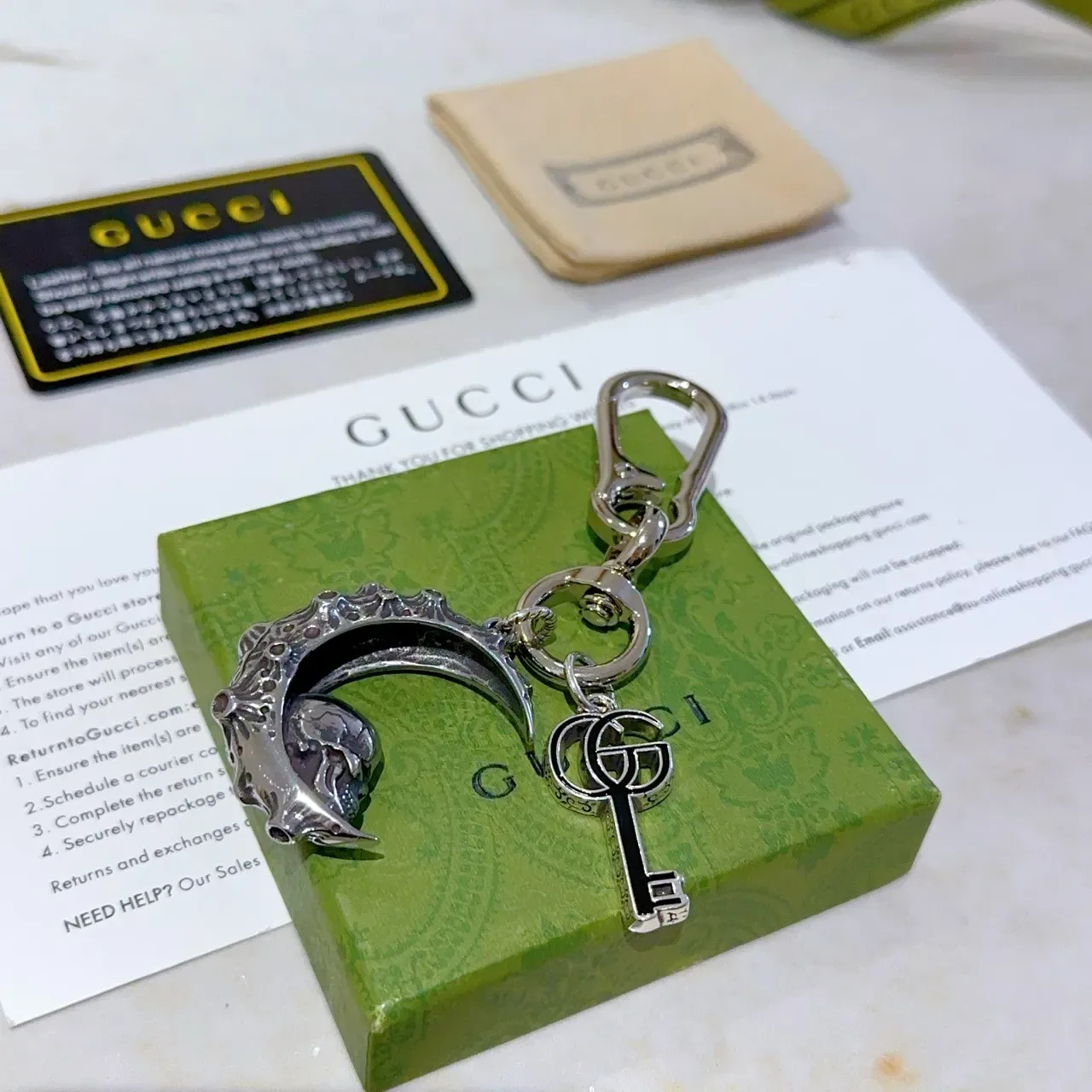 Gucci Interlocking G 月牙钥匙扣珠宝 5